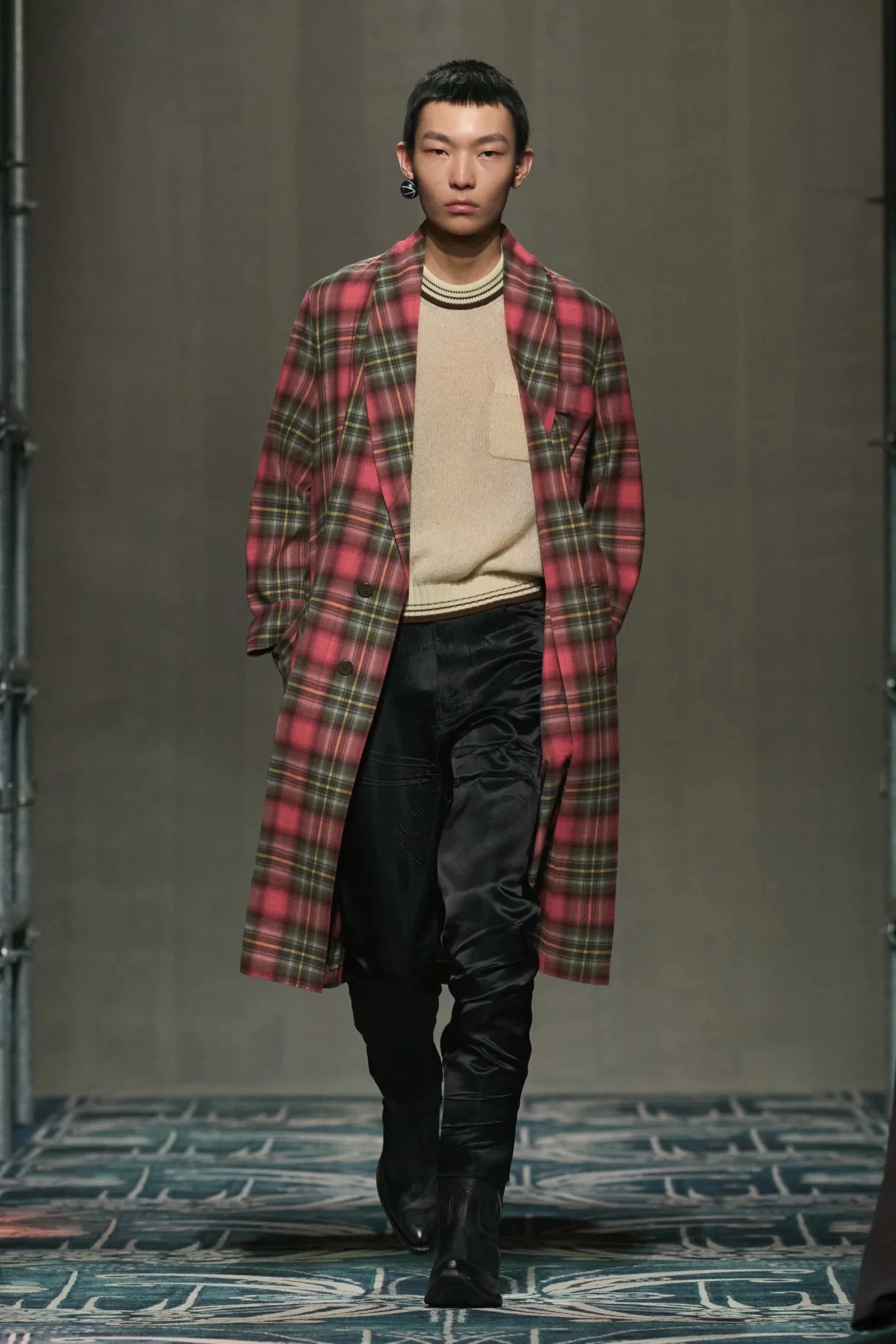 00009-prada-fall-2025-menswear-credit-gorunway.webp