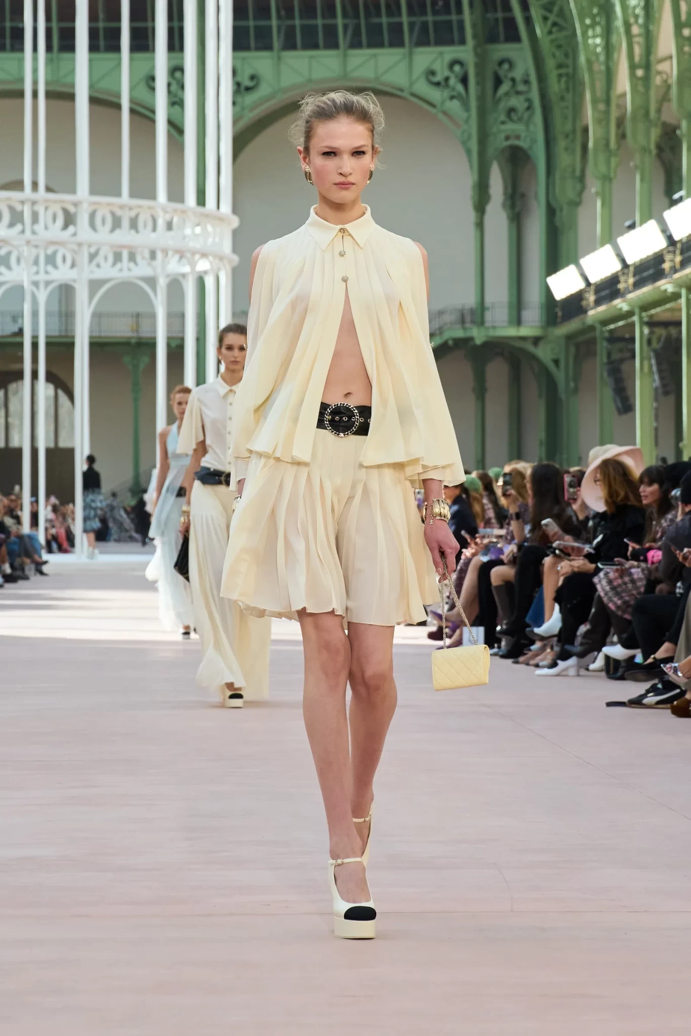 00074-chanel-spring-2025-ready-to-wear-credit-gorunway.webp