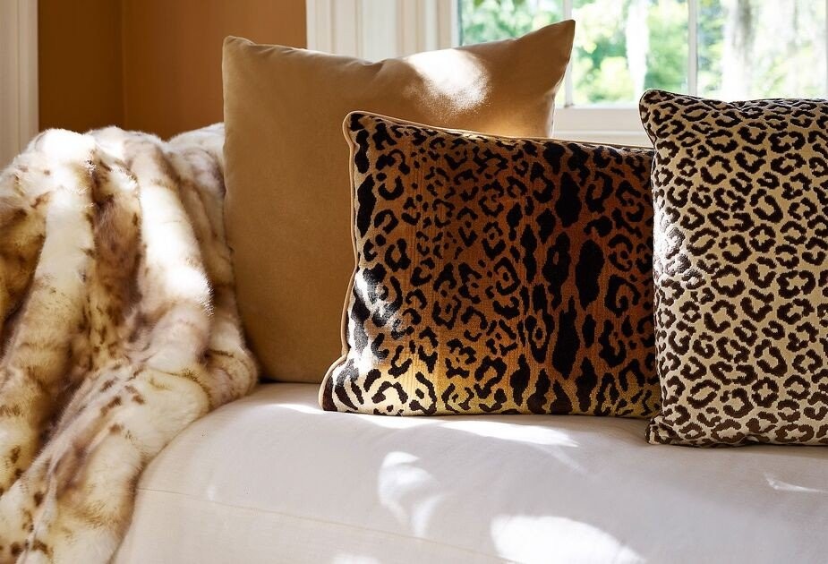 super-theme-large-fall-2021-lp-part2-pillows.jpg