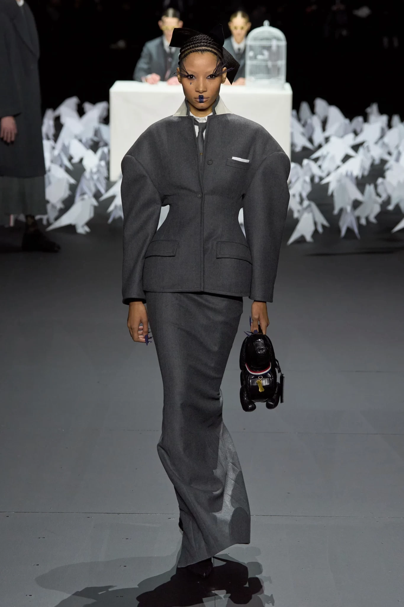 00002-thom-browne-fall-2025-ready-to-wear-credit-gorunwayjpg.webp