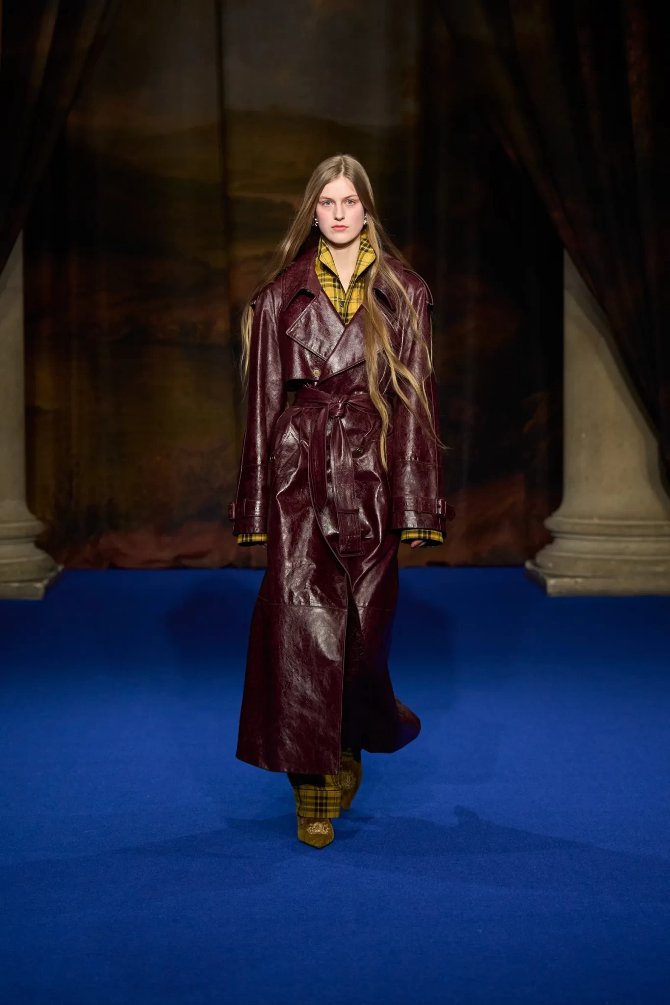 00034-burberry-fall-2025-ready-to-wear-credit-gorunway.webp