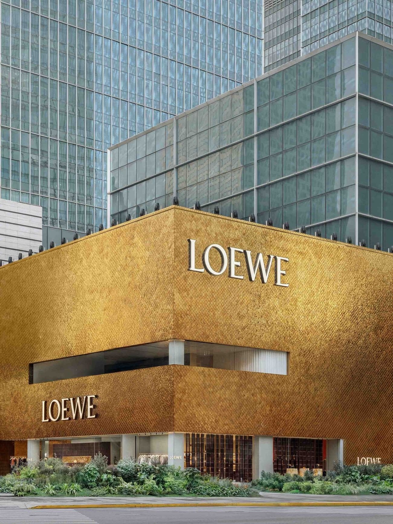 loewe-2025-casa-loewe-shanghai-store-images-rgb-cropped-2250x3000-10.jpg