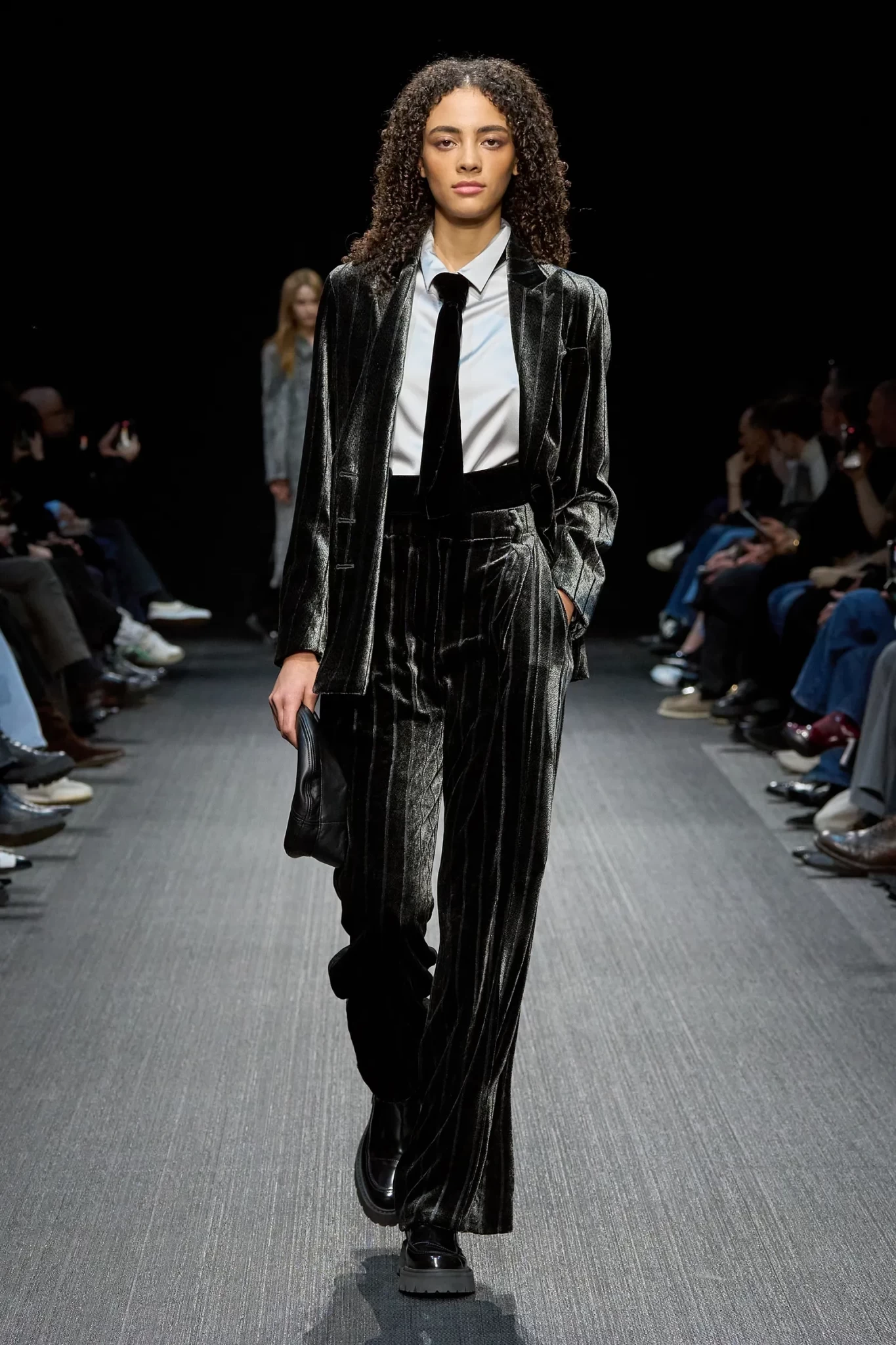 00003-emporio-armani-fall-2025-ready-to-wear-credit-gorunway.webp