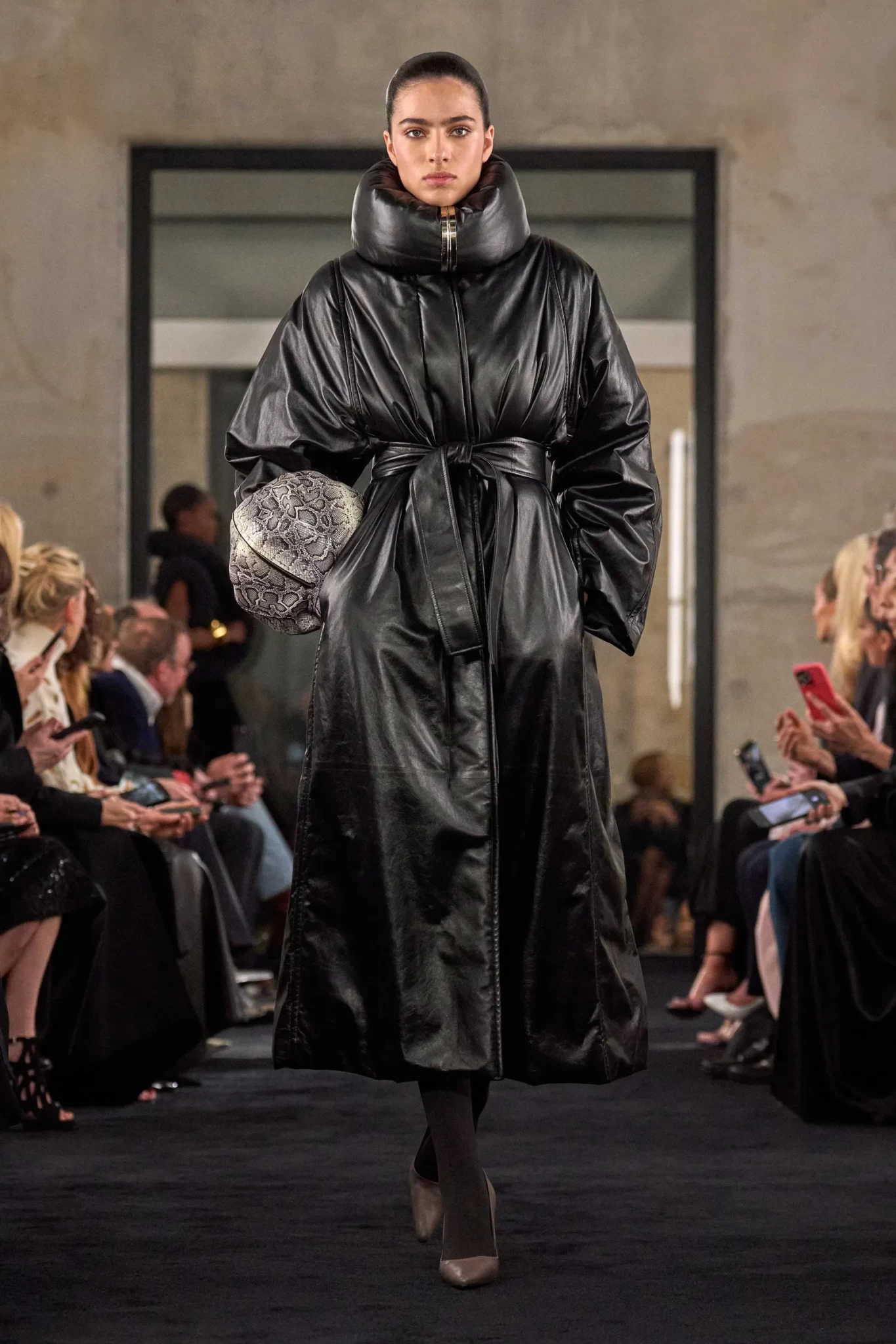 00006-alaia-fall-2025-ready-to-wear-credit-brand.webp