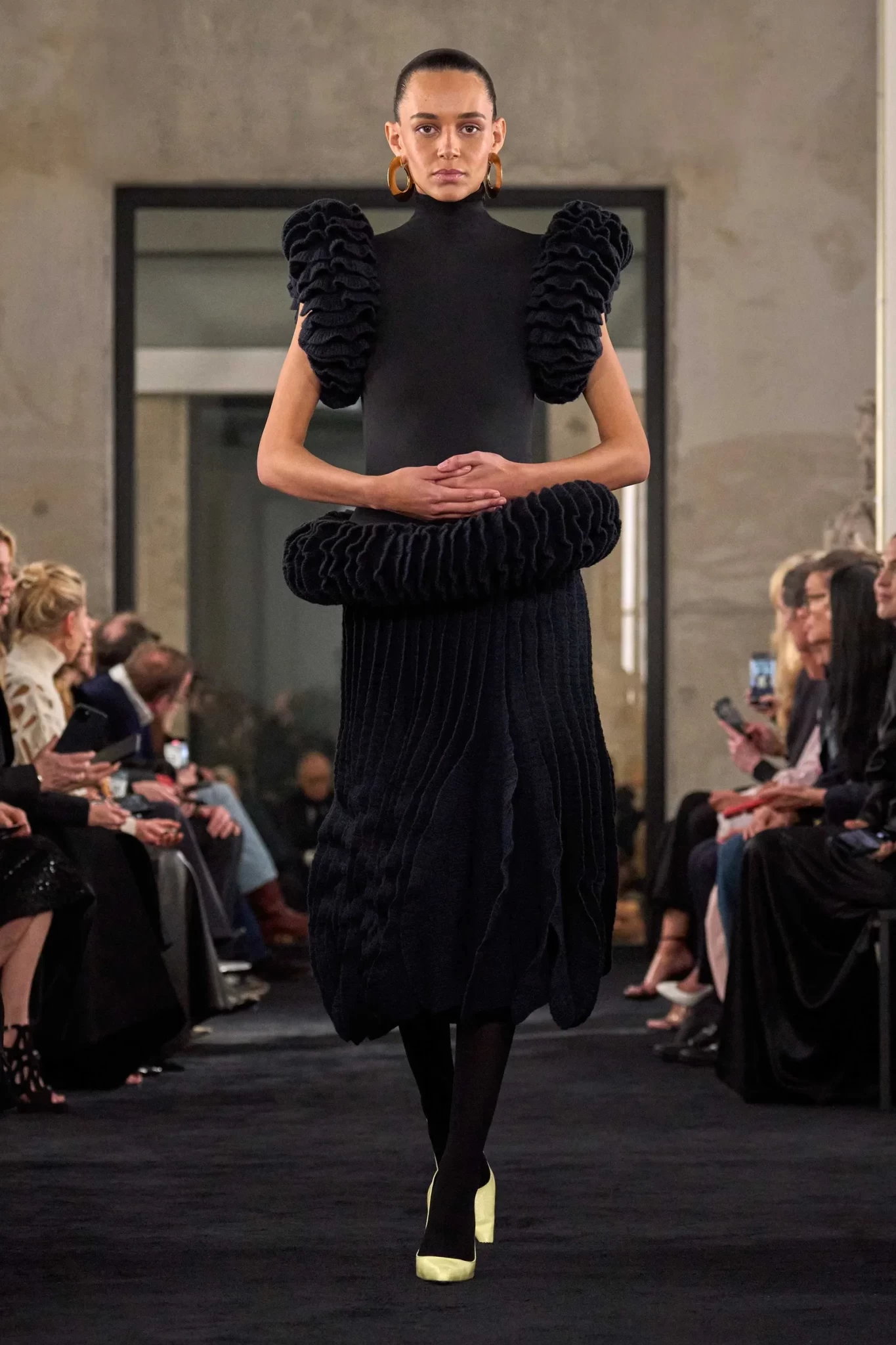 00008-alaia-fall-2025-ready-to-wear-credit-brand.webp