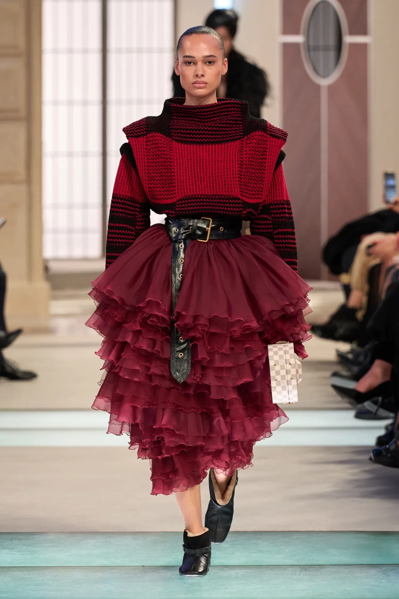 00011-louis-vuitton-fall-2025-ready-to-wear-credit-gorunway.webp