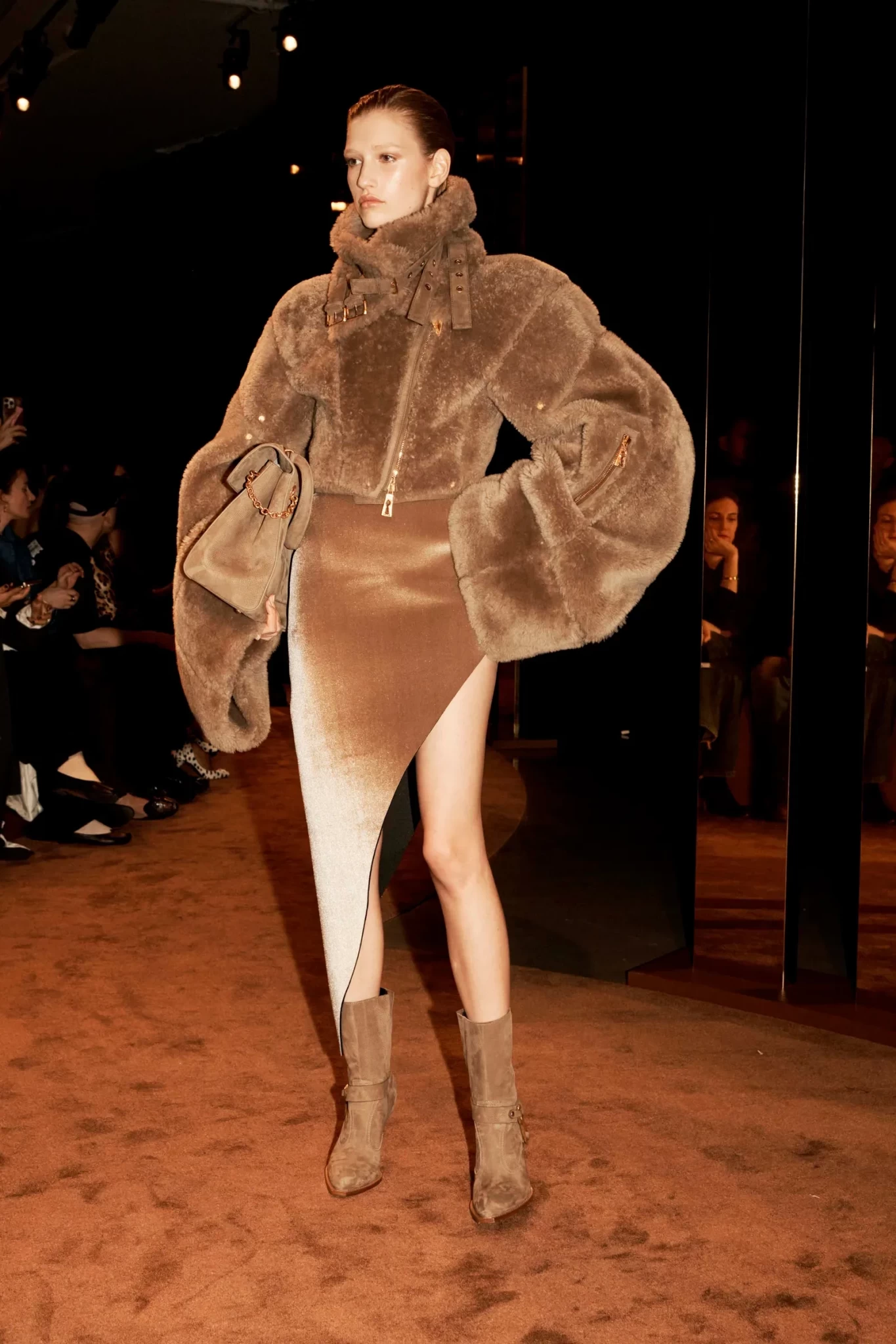 00026-schiaparelli-fall-2025-ready-to-wear-credit-brand.webp