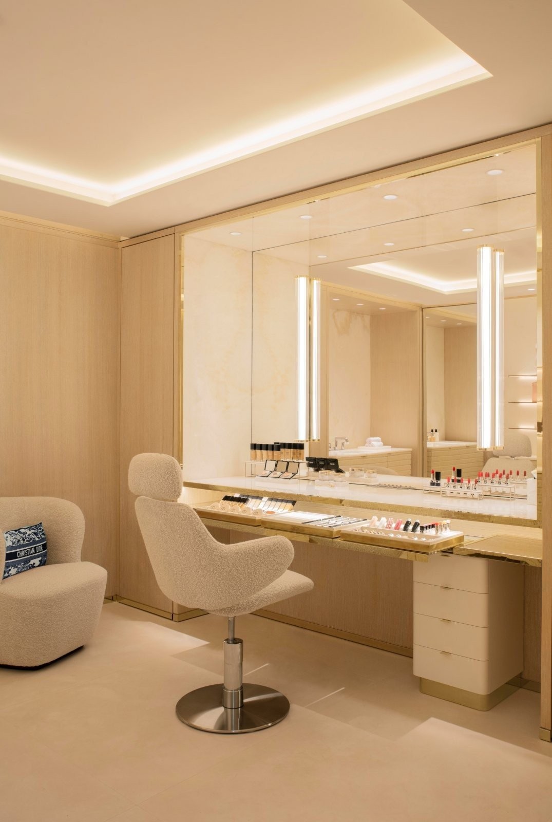 batch-11plaza-athenee-dior-spa-beauty-room-dorchester-collection.jpg