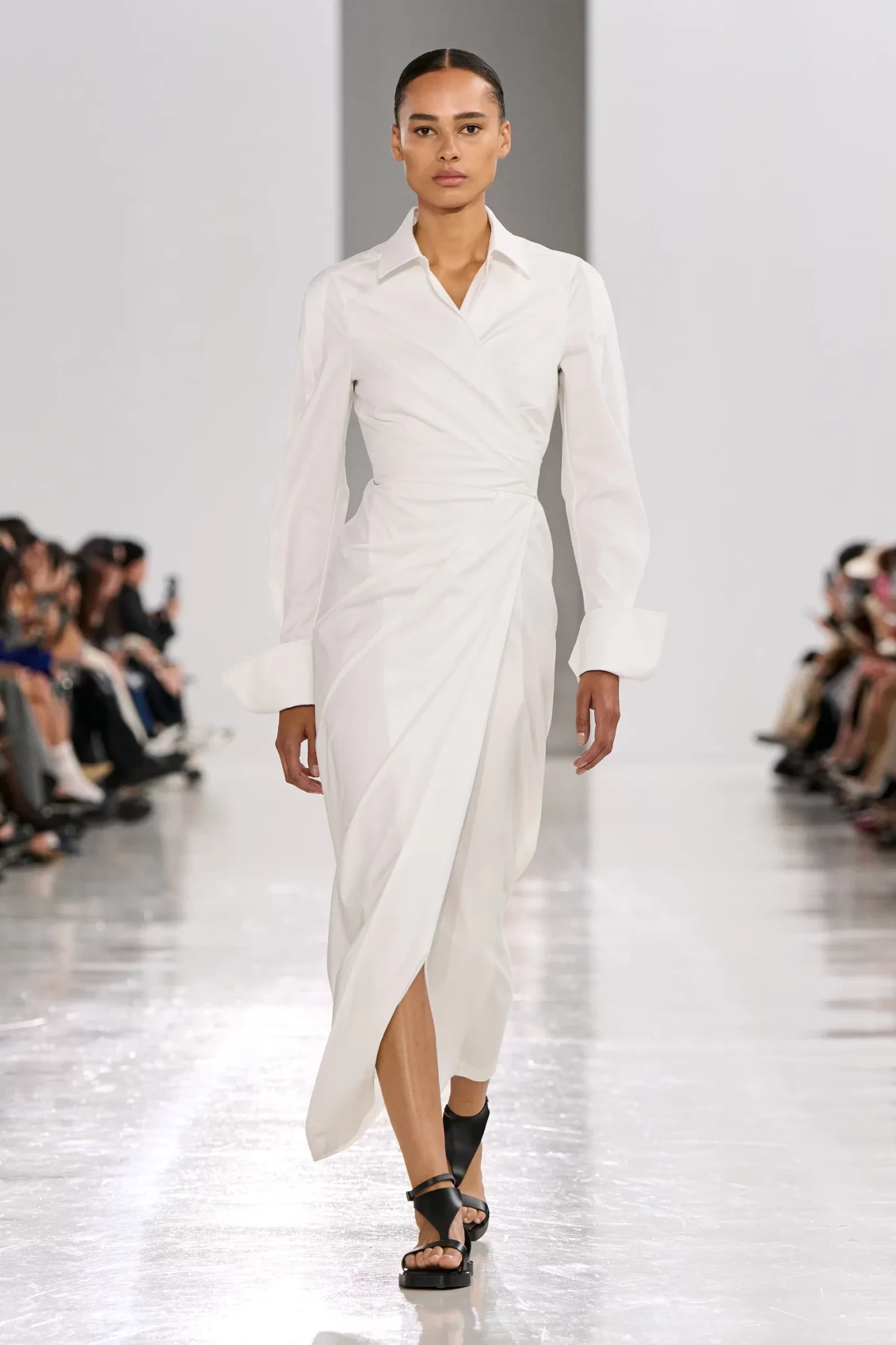 00016-max-mara-spring-2025-ready-to-wear-credit-gorunway.webp