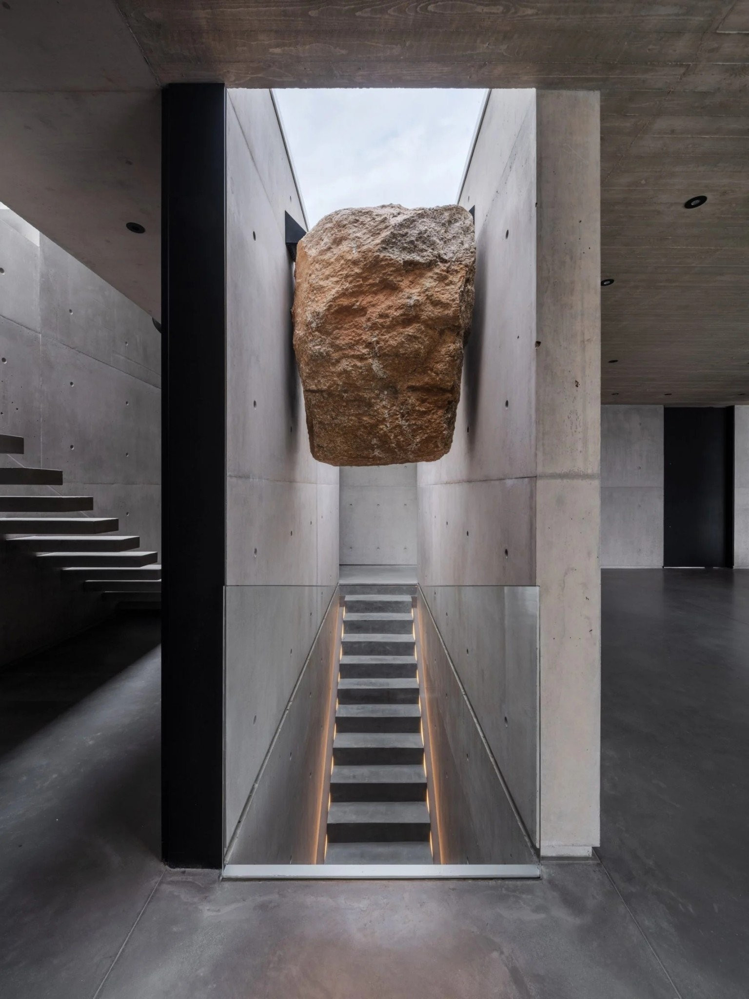 aimasia-residence-tom-dixon-a31-architecture-mykonos-dezeen-2364-col-47-1704x2272.jpg