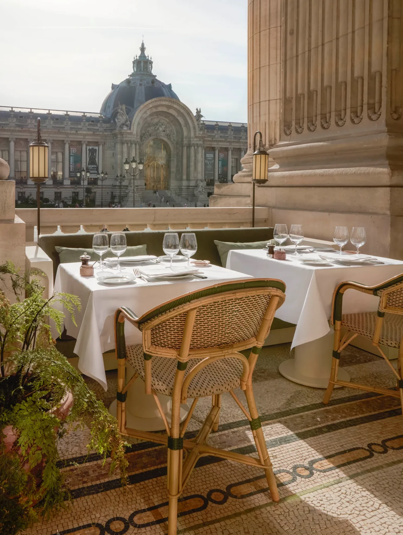 2-le-grand-cafe-matthieu-salvaing-terrasse-6.webp