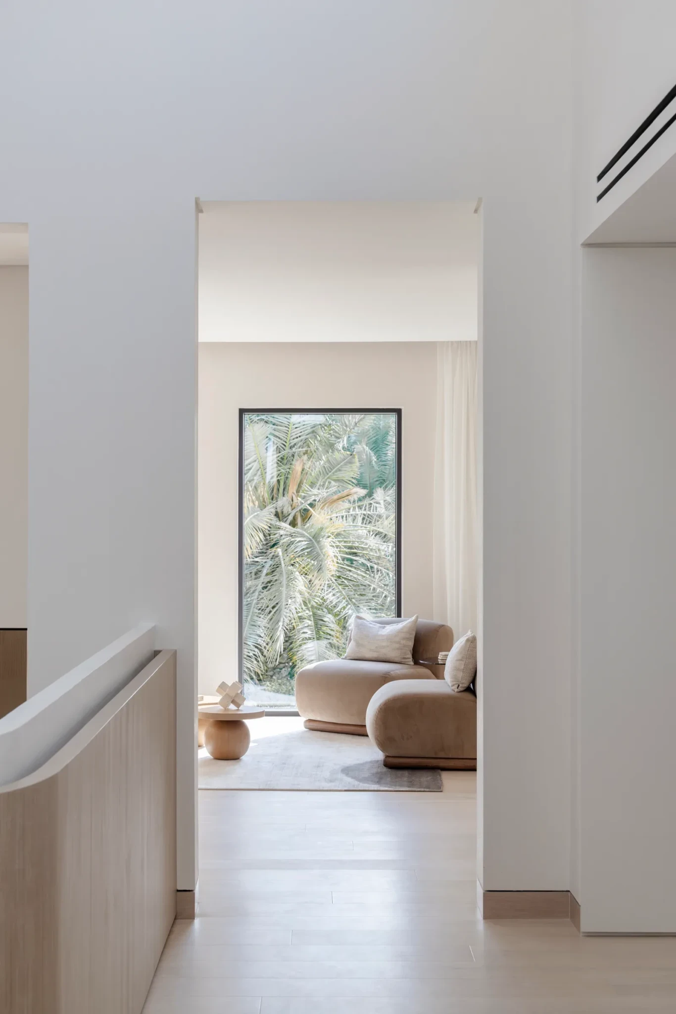 ltv-1f-hall-02jpg.webp