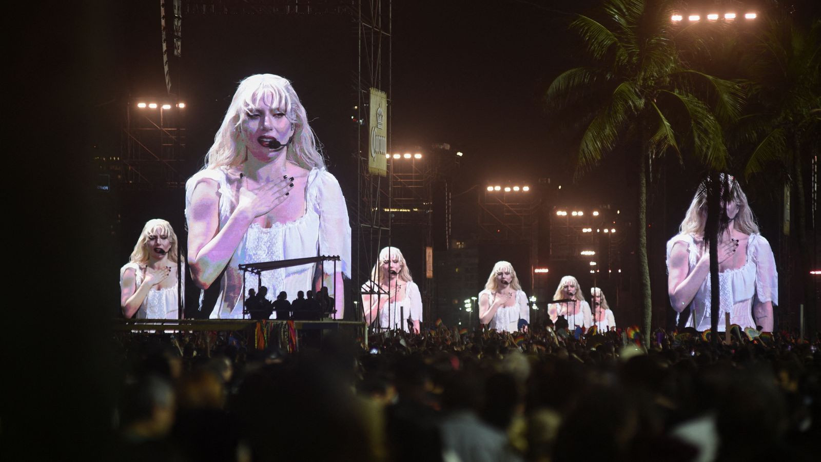 skynews-lady-gaga-copacabana-beach-6905654.jpg
