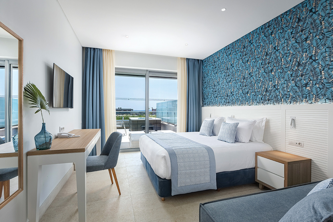 standard-jacuzzi-room.jpg