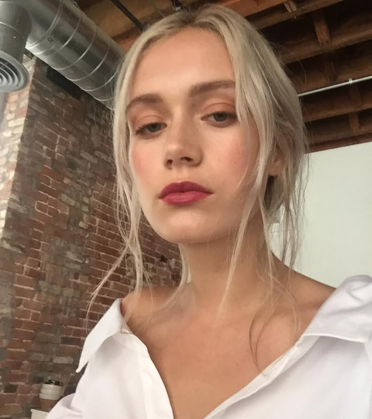 19-berry-lipsticks-that-are-perfect-for-fall.jpeg