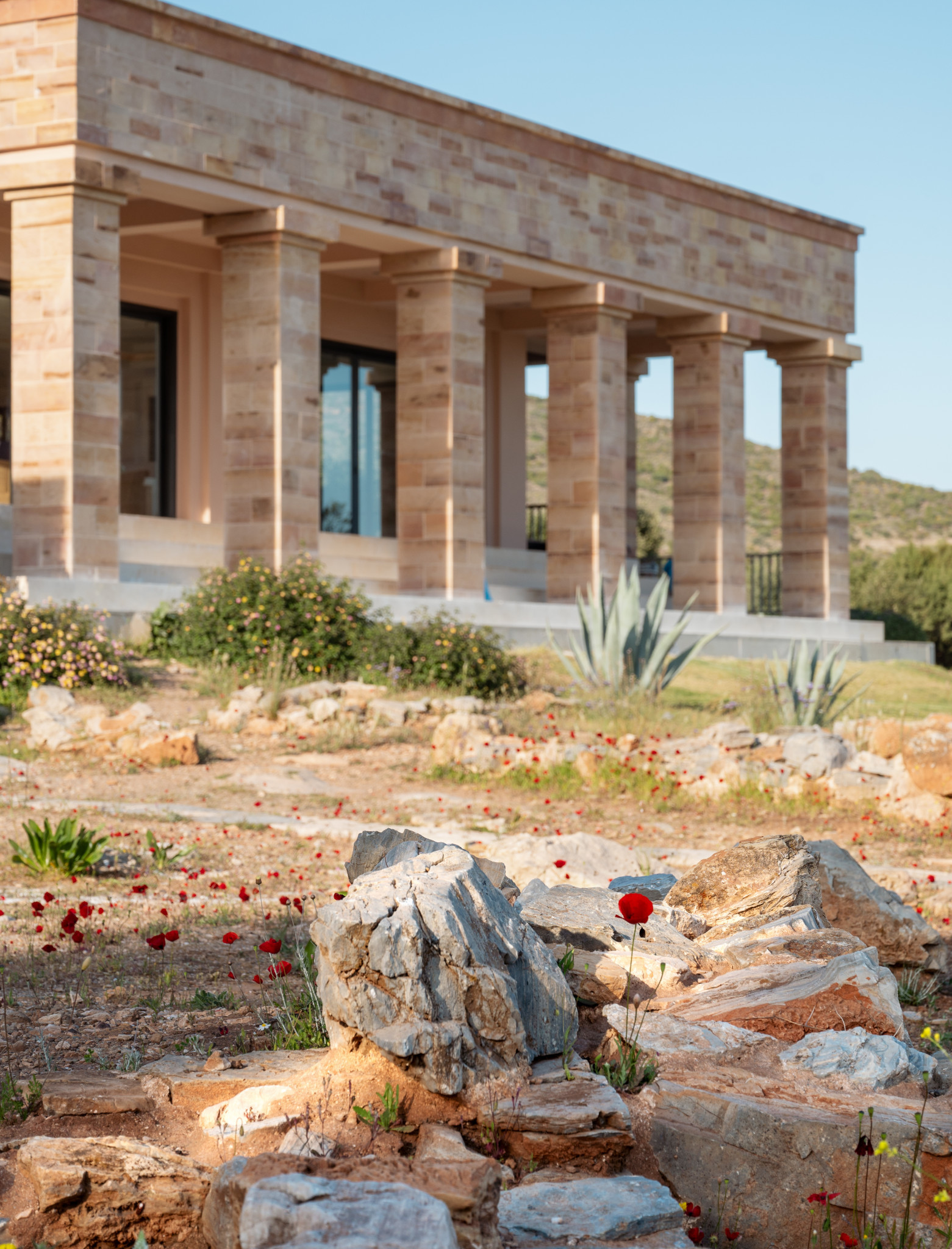 6-cape-sounio-main-building.jpg