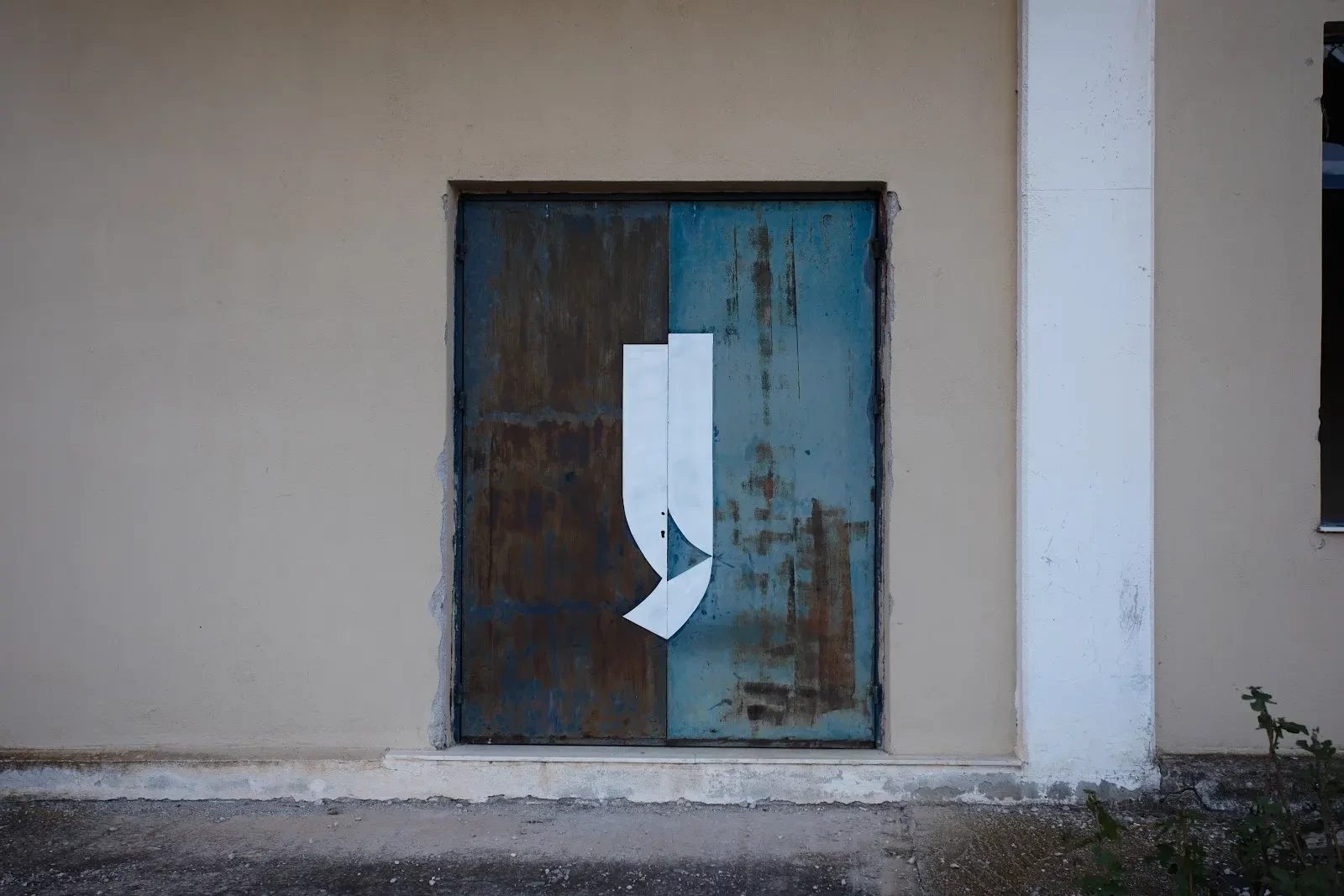 acrylic-on-metal-door-2024-a.webp