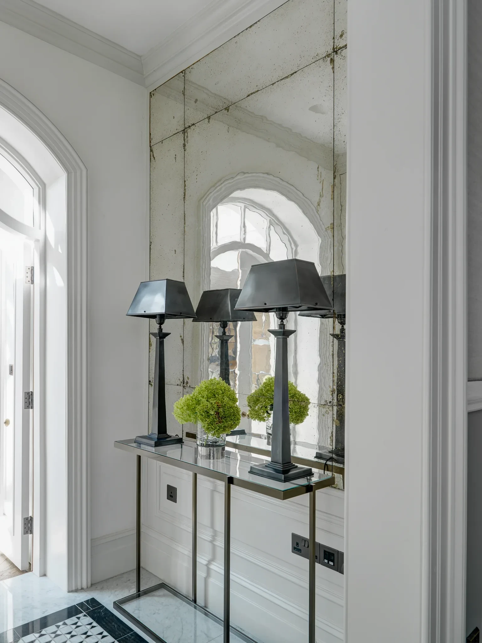 diffuse-light-and-dd-opulence-dominic-schusterjpg.webp