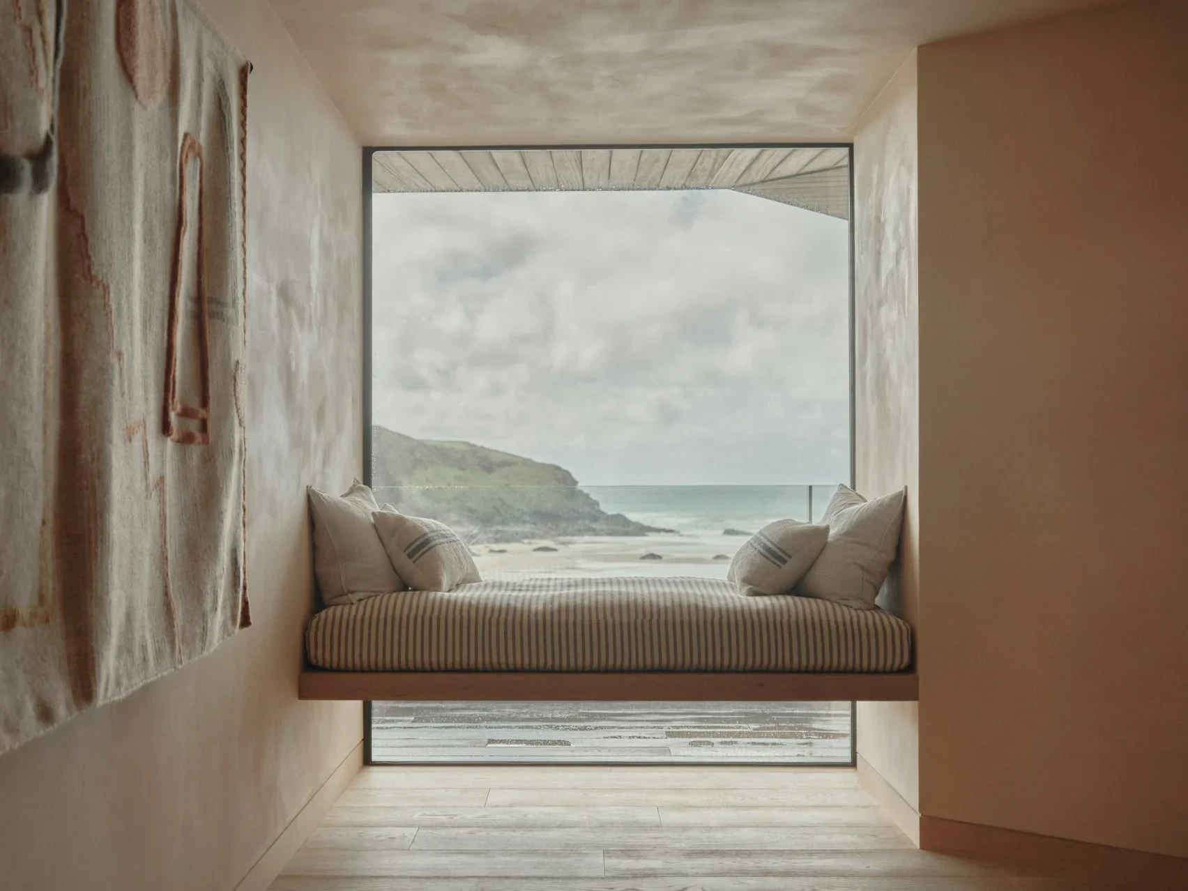 rundell-house-cornwall-dezeen-2364-col-12-1704x1278.webp