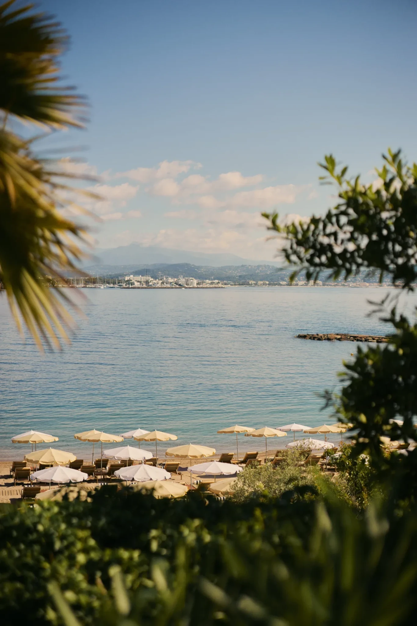 beach-club-esclusivi-gant-la-plage-blanche-beach-credit-davide-frandijpg.webp