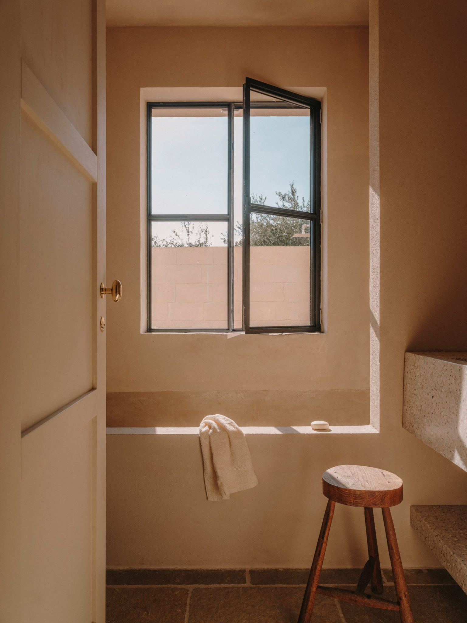 casa-maiora-andrew-trotter-architecture-italy-houses-villas-puglia-dezeen-2364-col-21-1704x2272.jpg