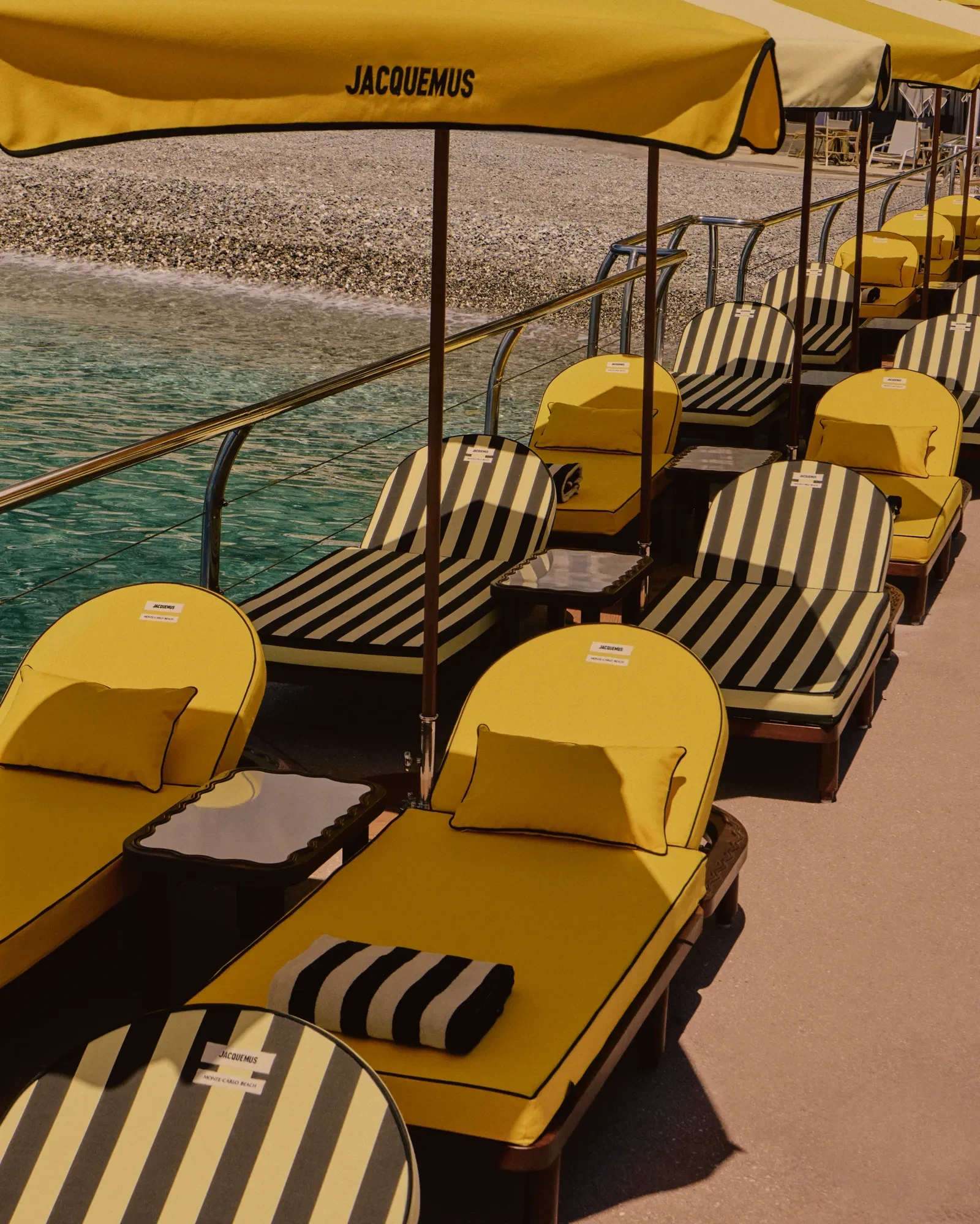 jacquemus-x-monte-carlo-beach-at-photography-by-yoann-marco-3jpg.webp