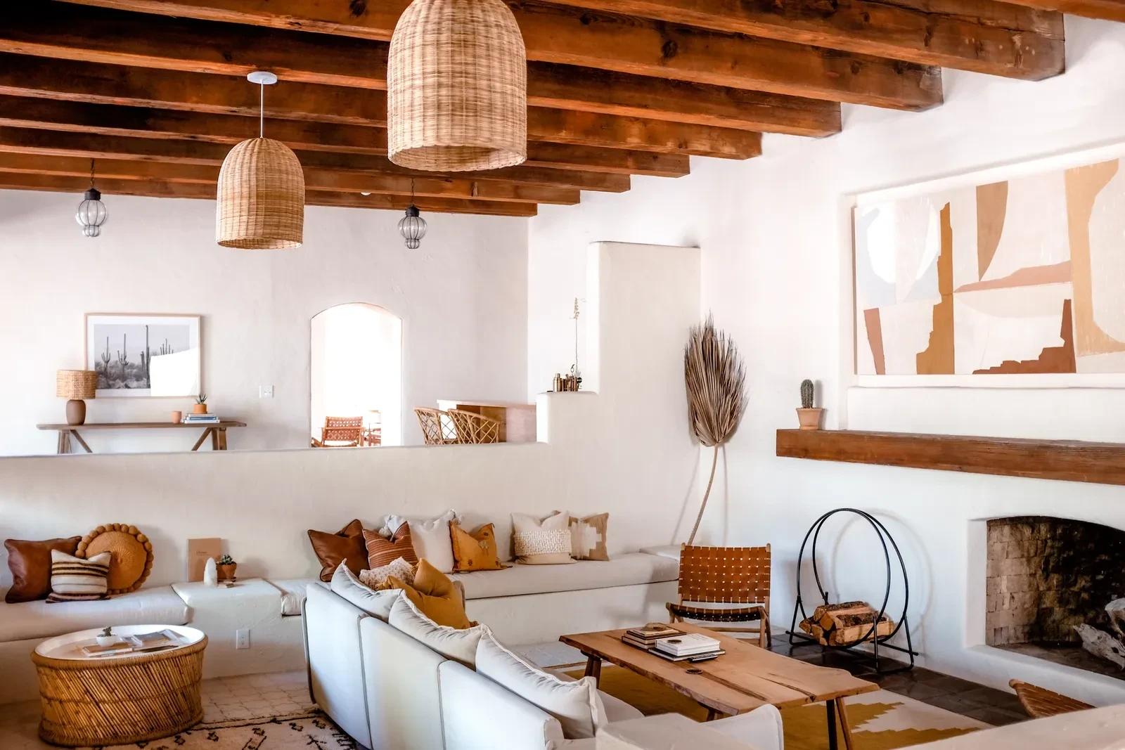 01-airbnb-fashion-month-1jpeg.webp