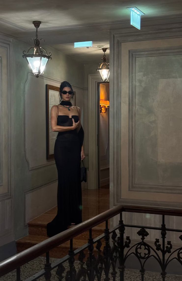 1751086517903kendall-jenner-at-jeff-lauren-italy-weddingpng.jpg