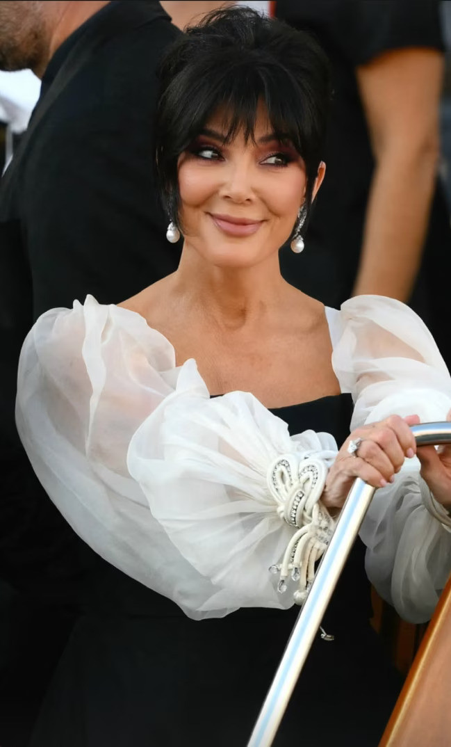 1751087726160kris-jenner-at-jeff-lauren-italy-weddingpng.jpg