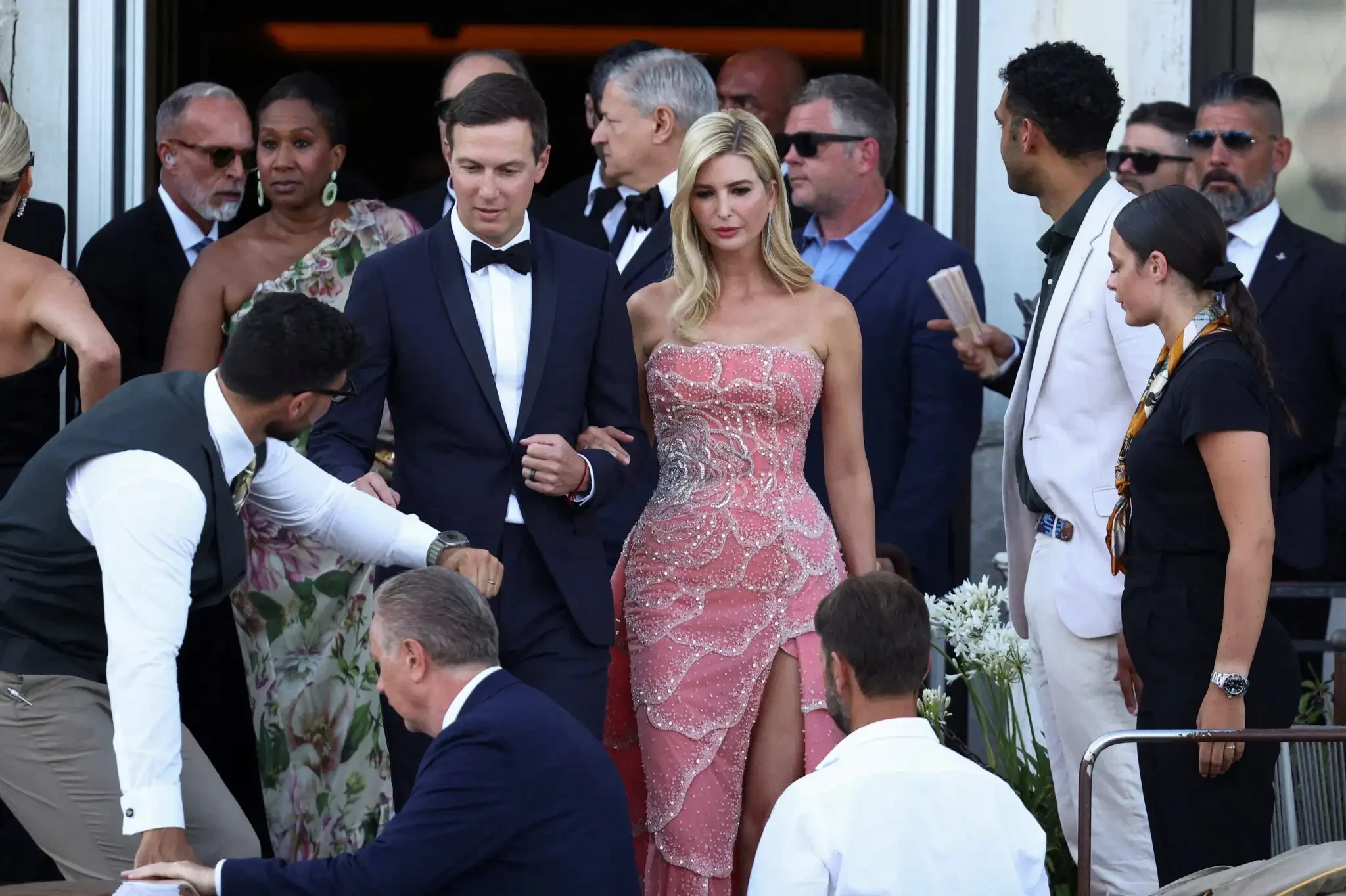 2025-06-27t174025z-1645103305-rc25bfa0vs1a-rtrmadp-3-people-bezos-wedding-2048x1364jpg.webp