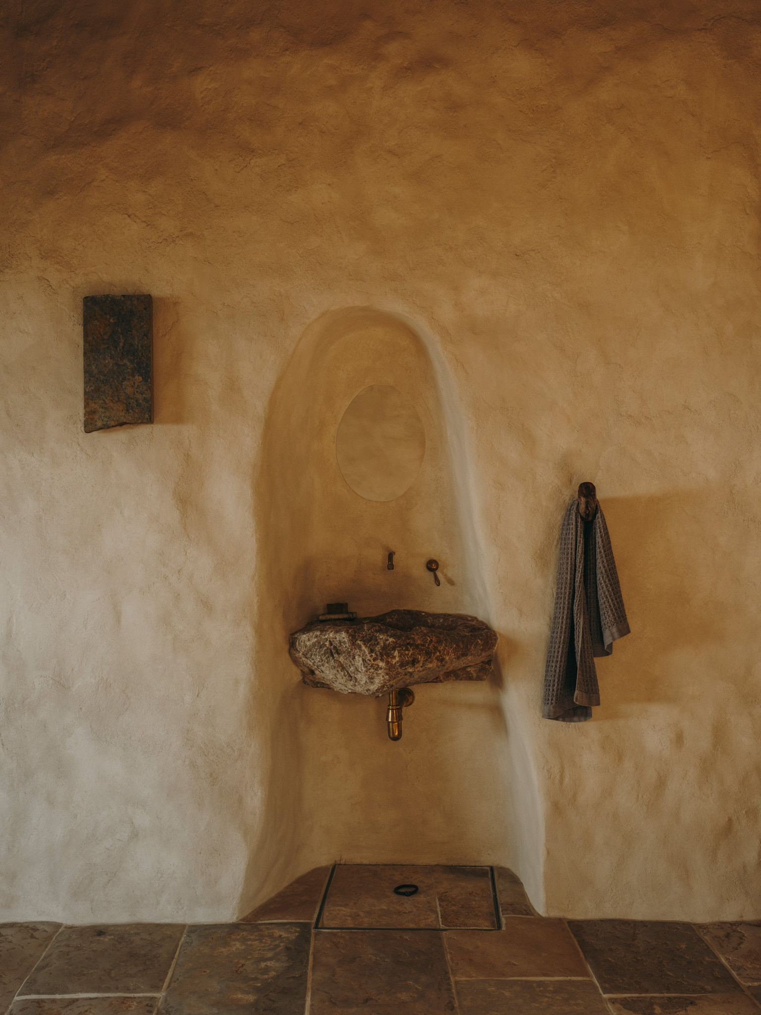 terracollhomemallorcainteriordesignrusticstonehutolivegrovestonesink2-cmBMb.jpg