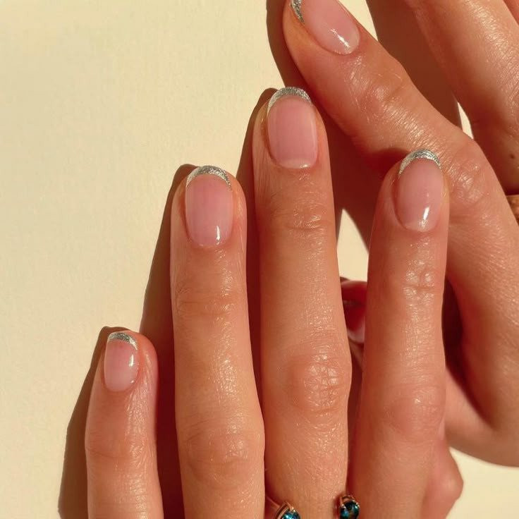 25-metallic-nail-designs-to-try-from-disco-chrome-to-gilded-tips.jpg