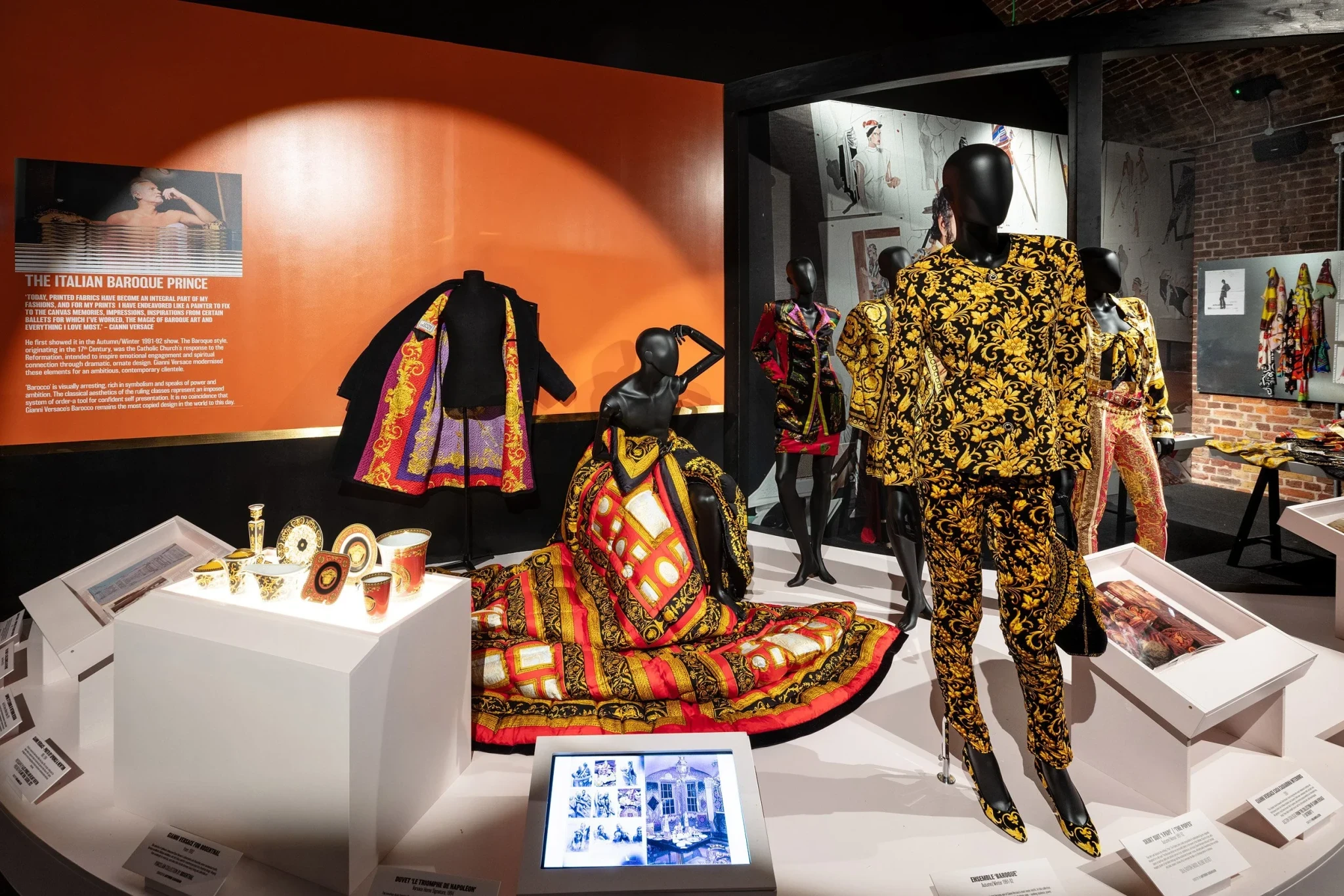 albsut-250714-versace-11427-webjpg.webp