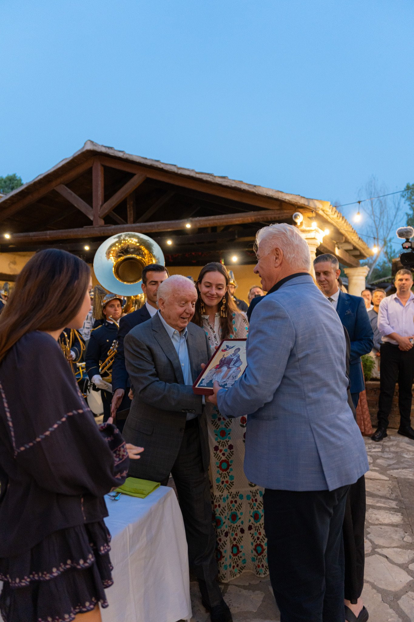 h-eikona-toy-aghioy-spiridona-apo-ton-perifereiarkhi-gianni-trepekli-ston-niko-daskalantonaki.jpg