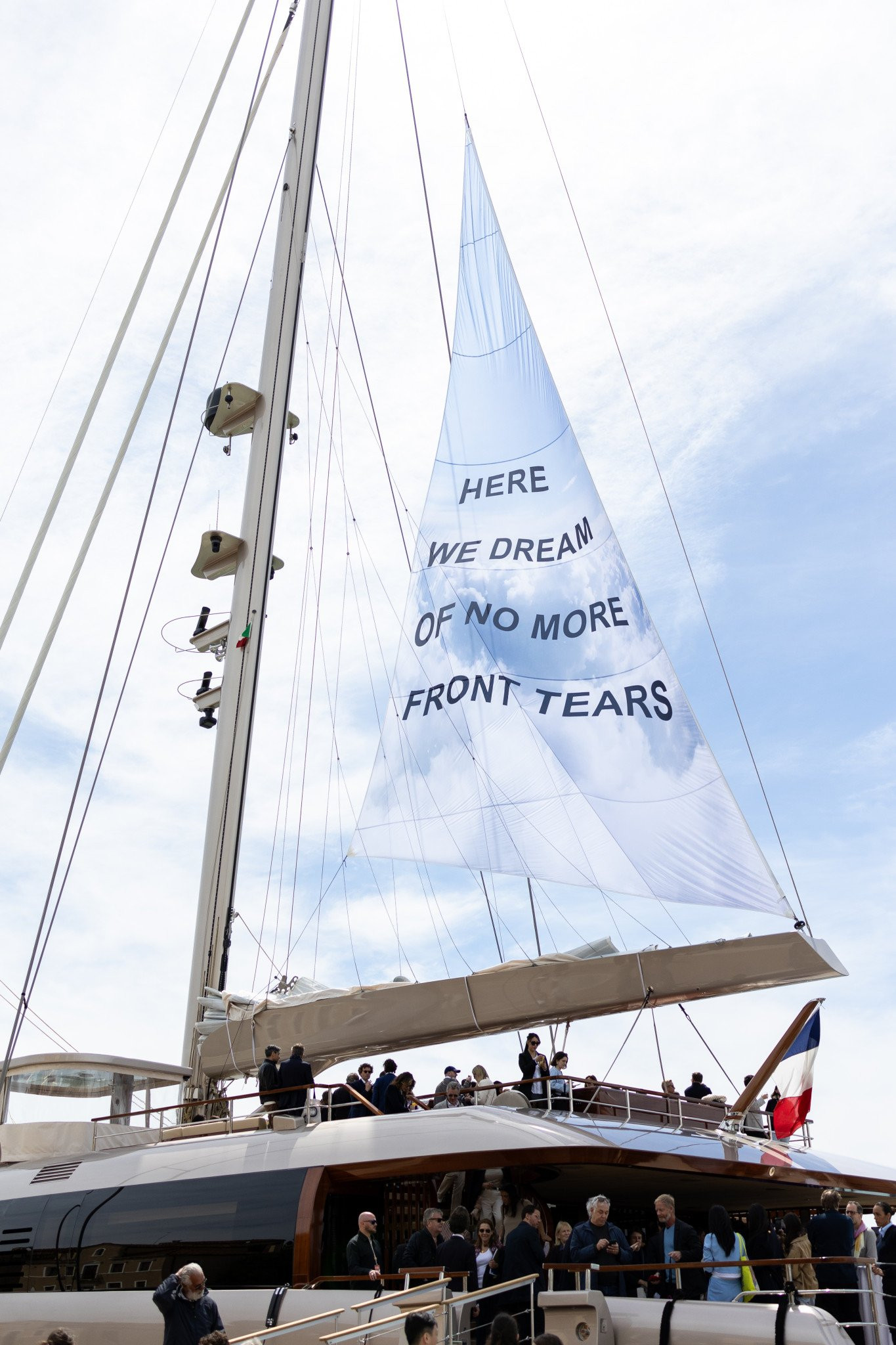 laure-prouvost-sail-3-c-martina-barbon-art-explora-2024.jpg