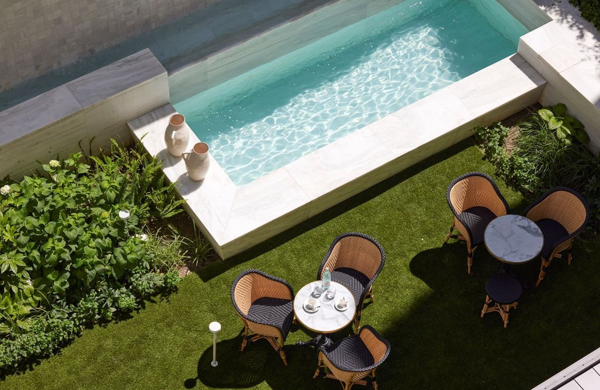 olympos-naoussa-restaurant-garden.jpg