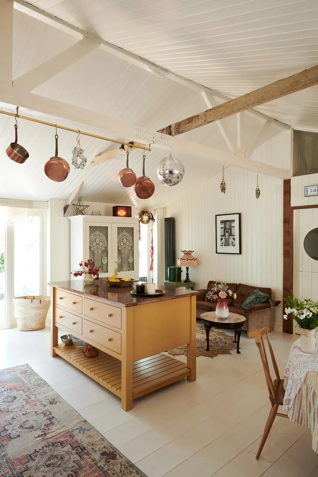 10pearllowebeachhouse-devol-lowresjpg.webp