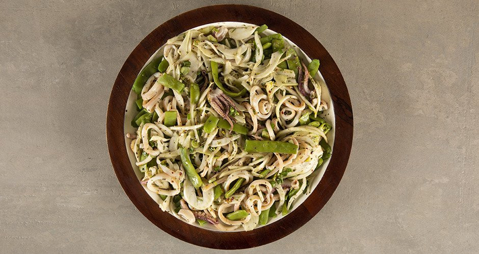 salata-me-fasolakia-kai-kalamarakia-site.jpg
