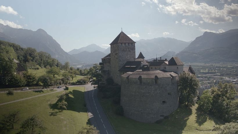 schnitt-liechtenstein-02-w820-ar.jpg