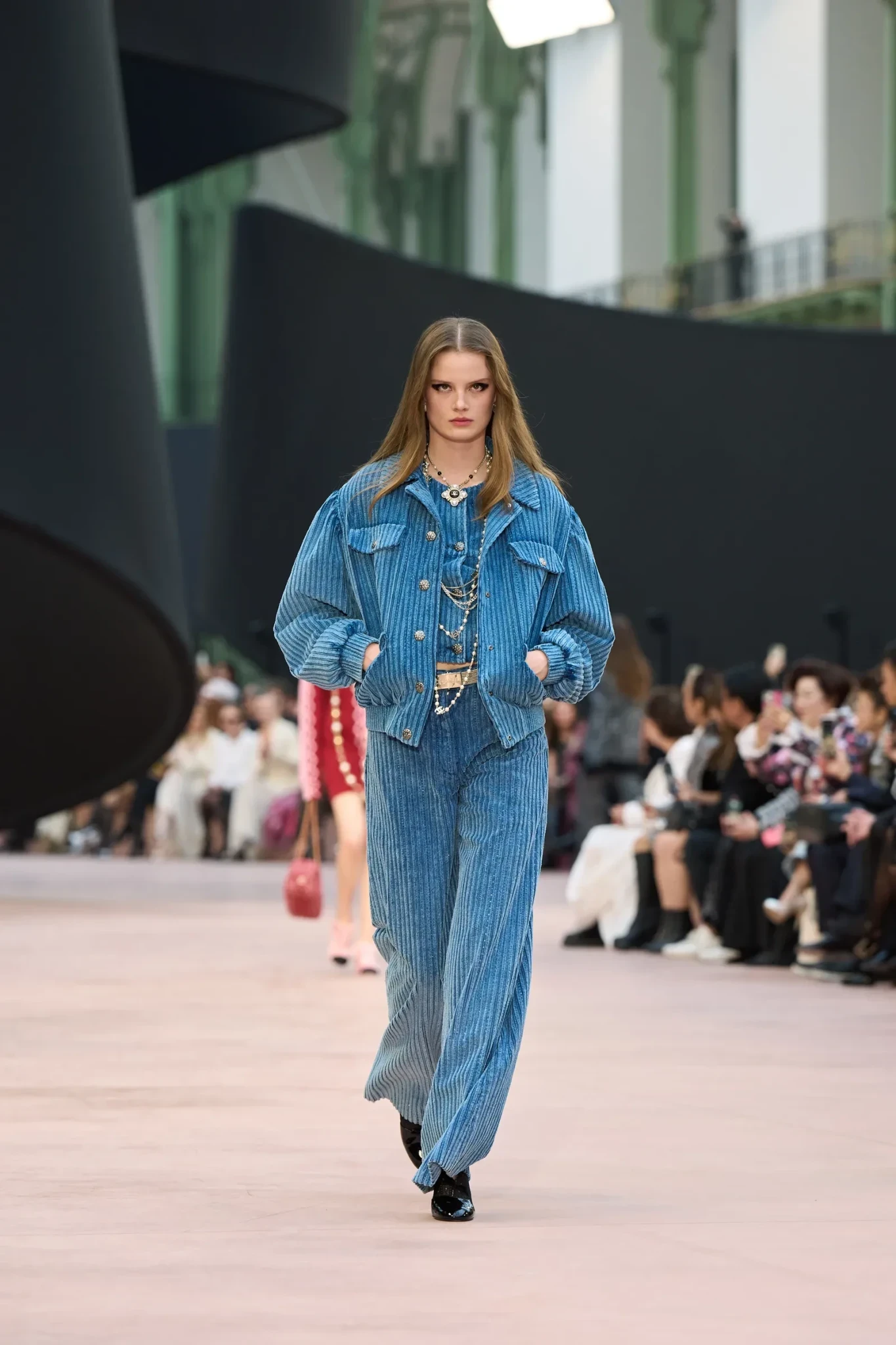 00020-chanel-fall-2025-ready-to-wear-credit-gorunway.webp