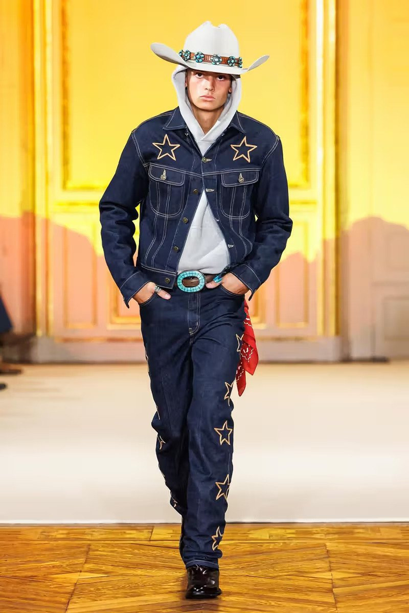 https-hypebeastcom-image-2025-09-01-austin-post-malone-season-one-at-first-light-paris-runway-debut-show-002-1.jpg