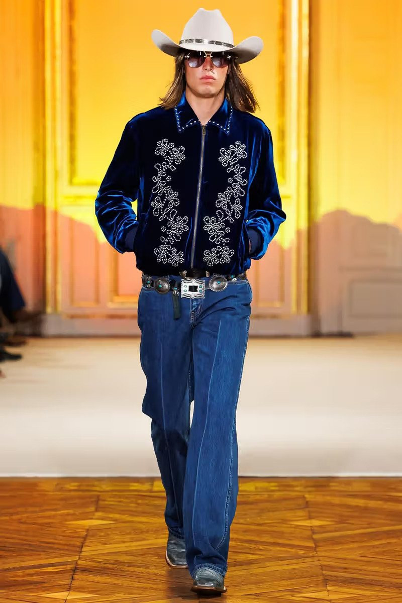 https-hypebeastcom-image-2025-09-01-austin-post-malone-season-one-at-first-light-paris-runway-debut-show-004.jpg