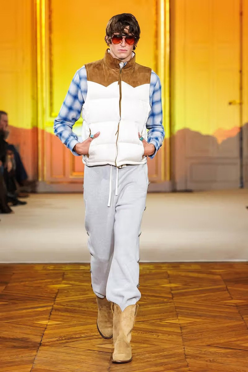 https-hypebeastcom-image-2025-09-01-austin-post-malone-season-one-at-first-light-paris-runway-debut-show-012.jpg