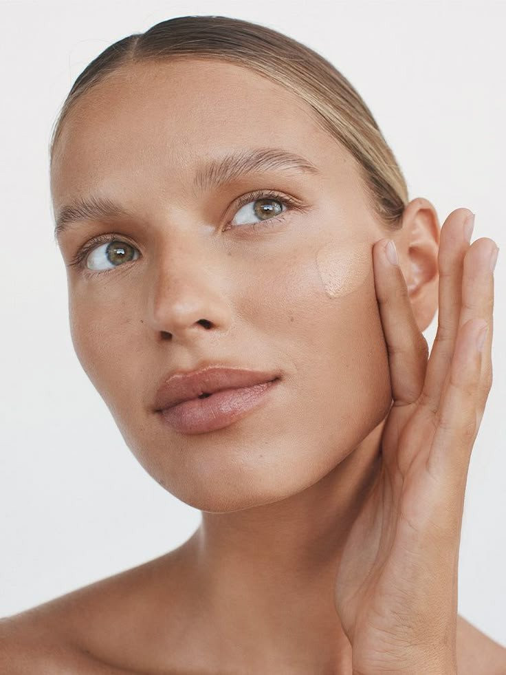 second-skin-foundation-spf25-light-medium.jpeg