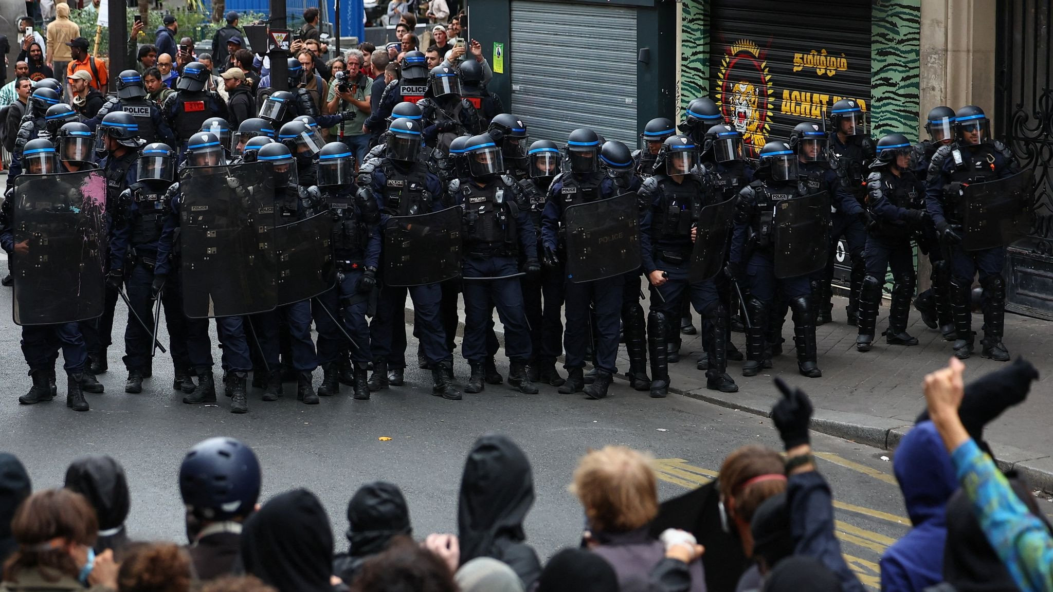 skynews-paris-france-protest-7015987.jpg