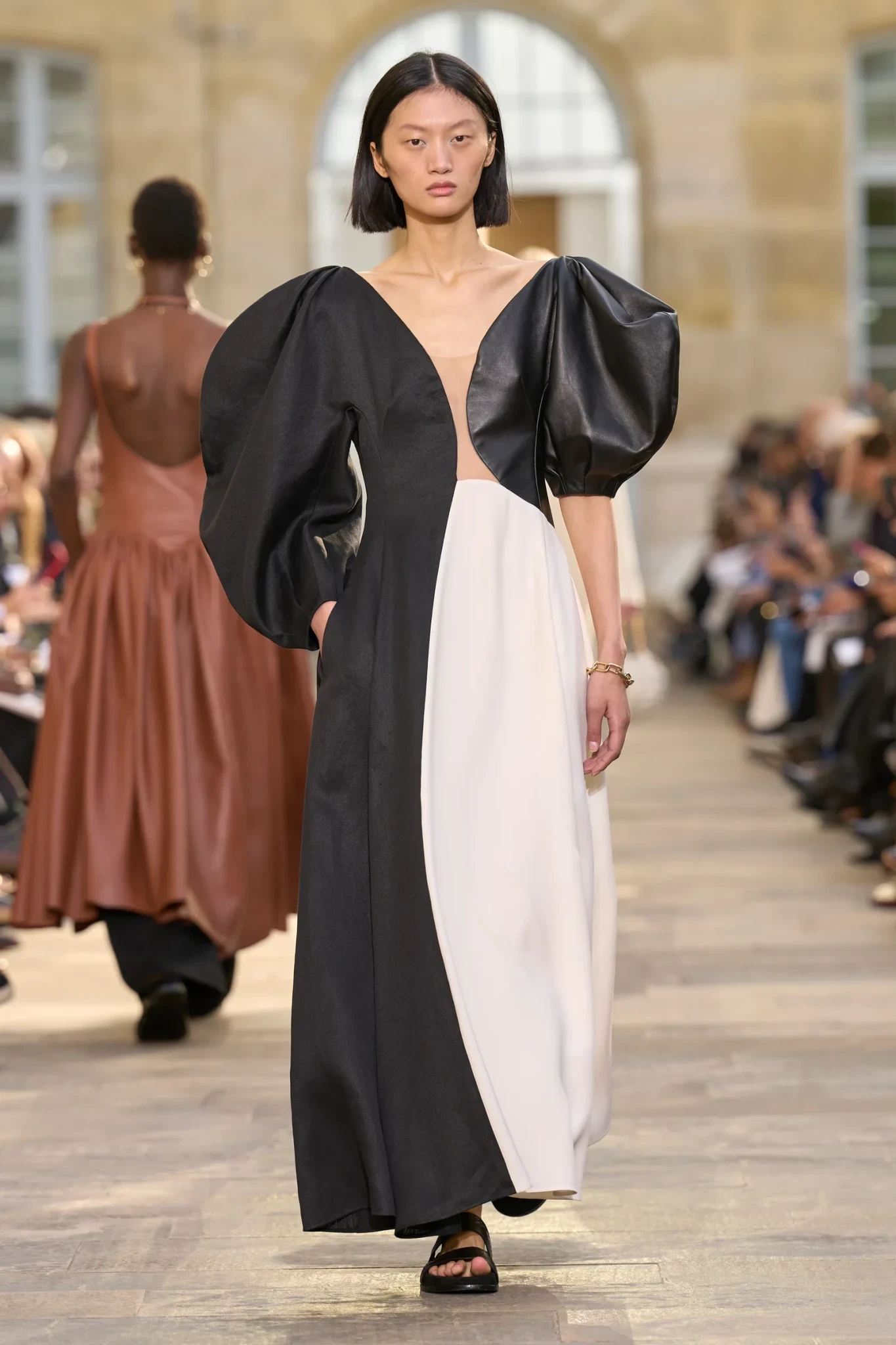 00032-gabriela-hearst-spring-2026-ready-to-wear-credit-gorunway-1.webp