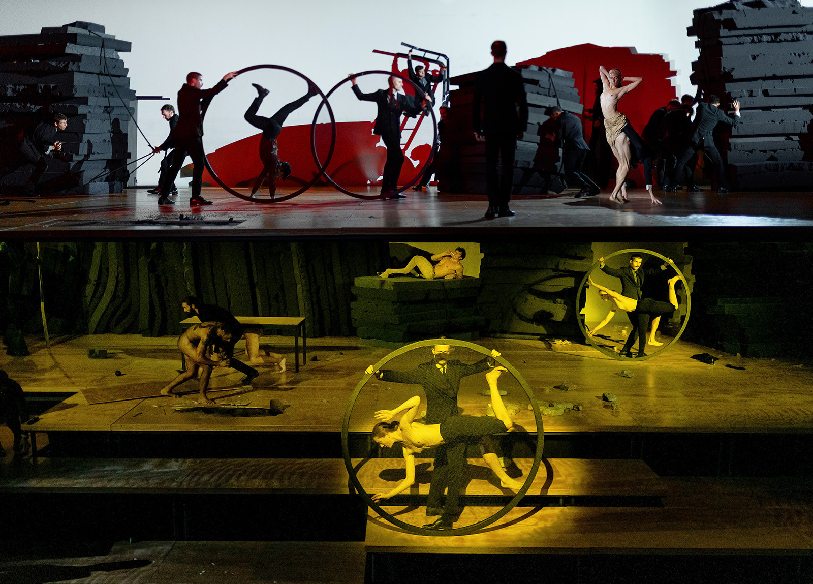 this-that-keeps-on-2025-by-dimitris-papaioannou-photo-by-julian-mommert-20250912-jcm-2412.jpg