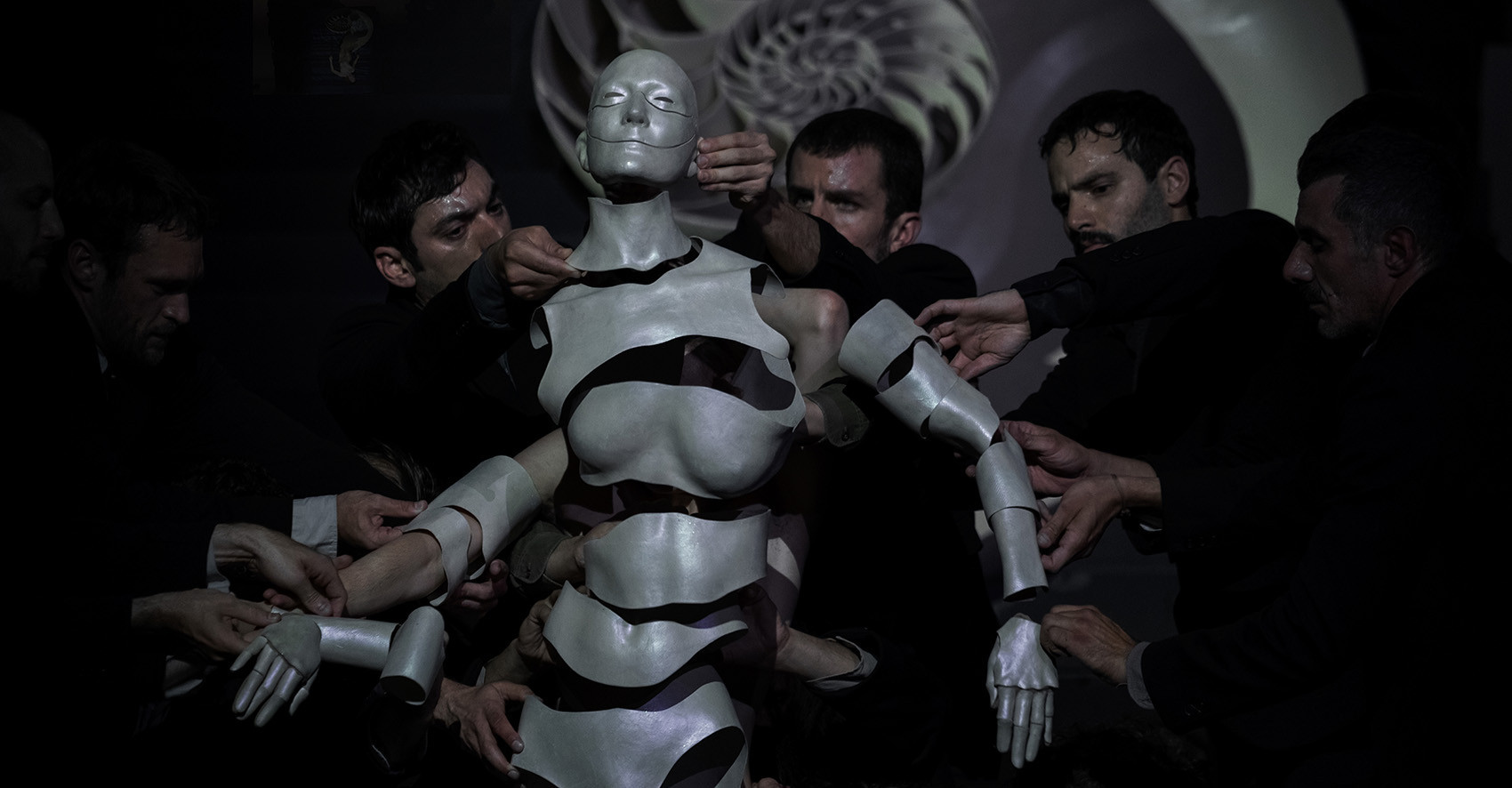 this-that-keeps-on-2025-by-dimitris-papaioannou-photo-by-marianna-bisti-20250828-dsc03523.jpg