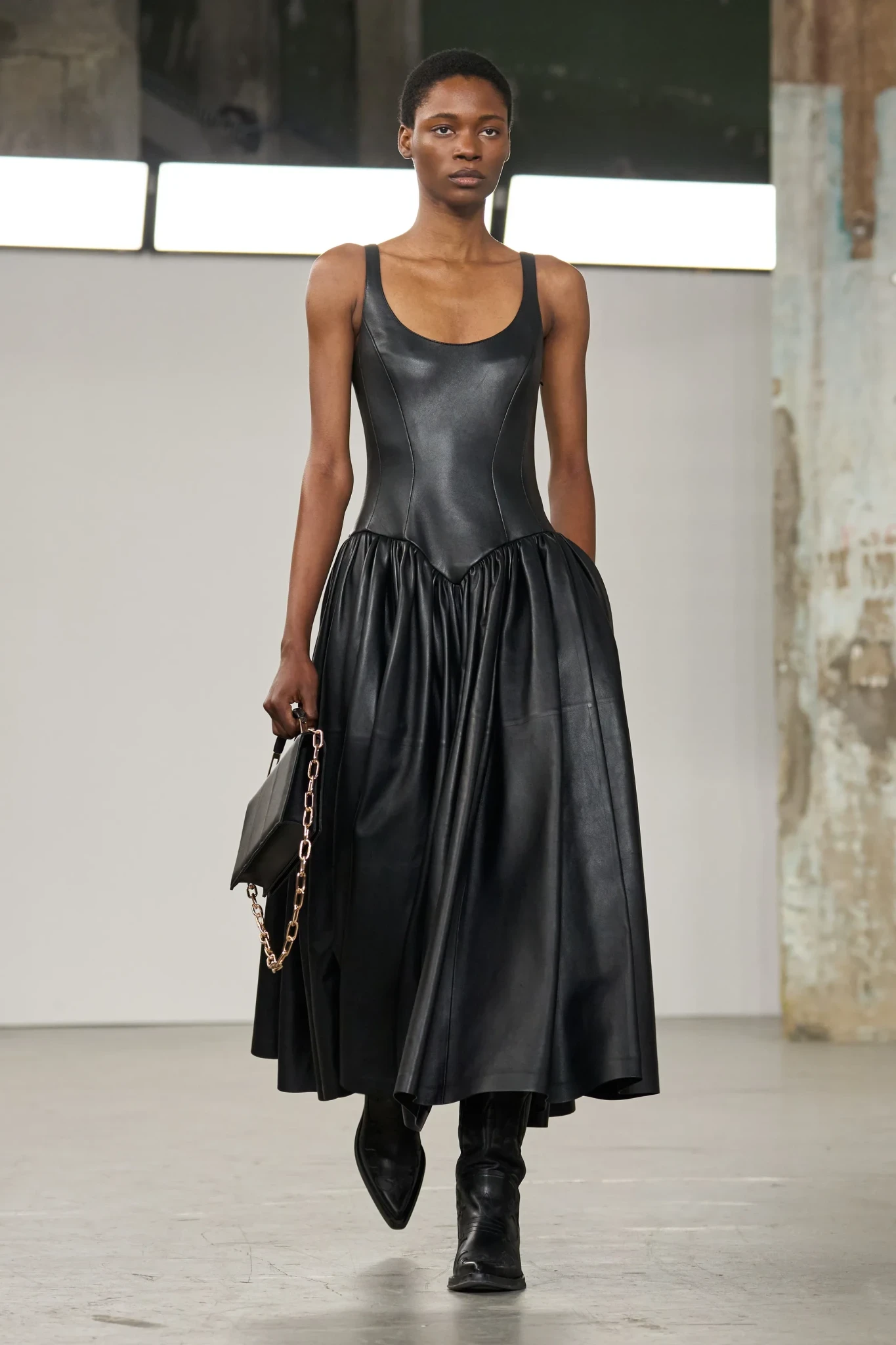 00027-gabriela-hearst-fall-2025-ready-to-wear-credit-gorunway.webp