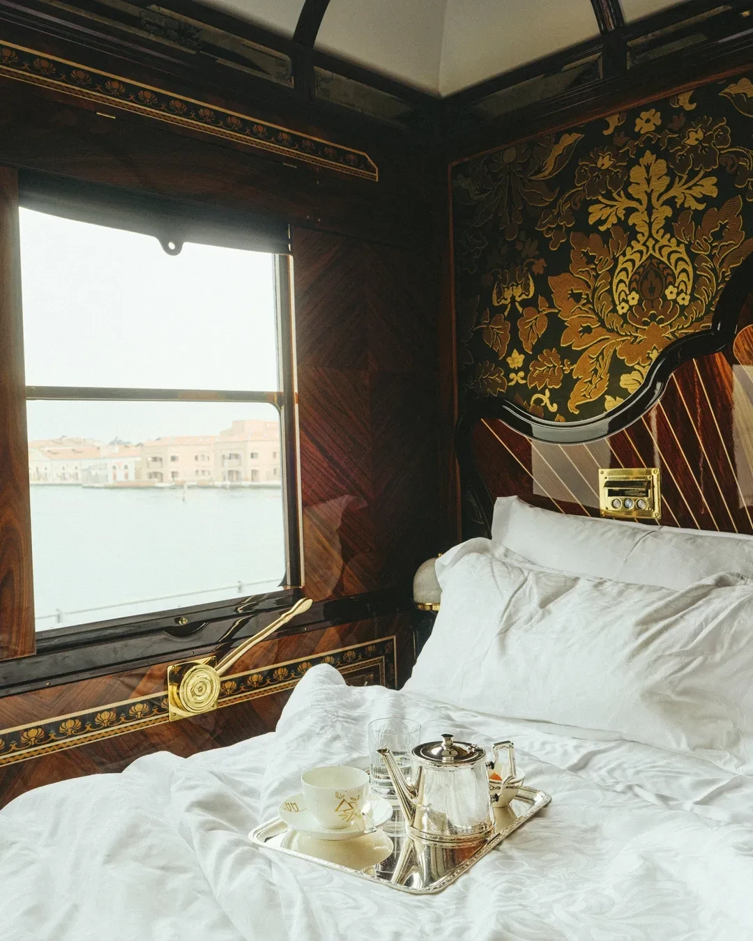 7vsoe-suite-view-photo-credit-christophe-coenanpng.webp